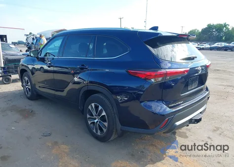 2021 Toyota Highlander Xle z USA, uszkodzony, nr VIN 5TDGZRBH2MS557703